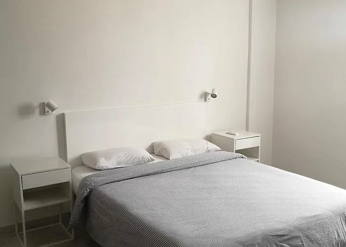 莱卡维托斯公寓 公寓 *