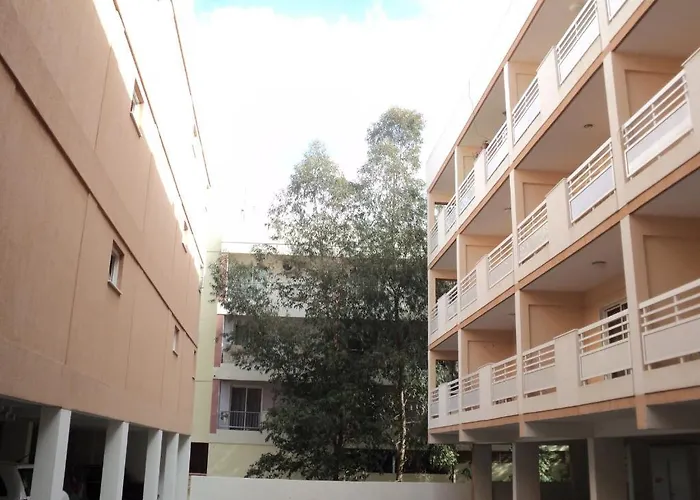 莱卡维托斯公寓 公寓 *